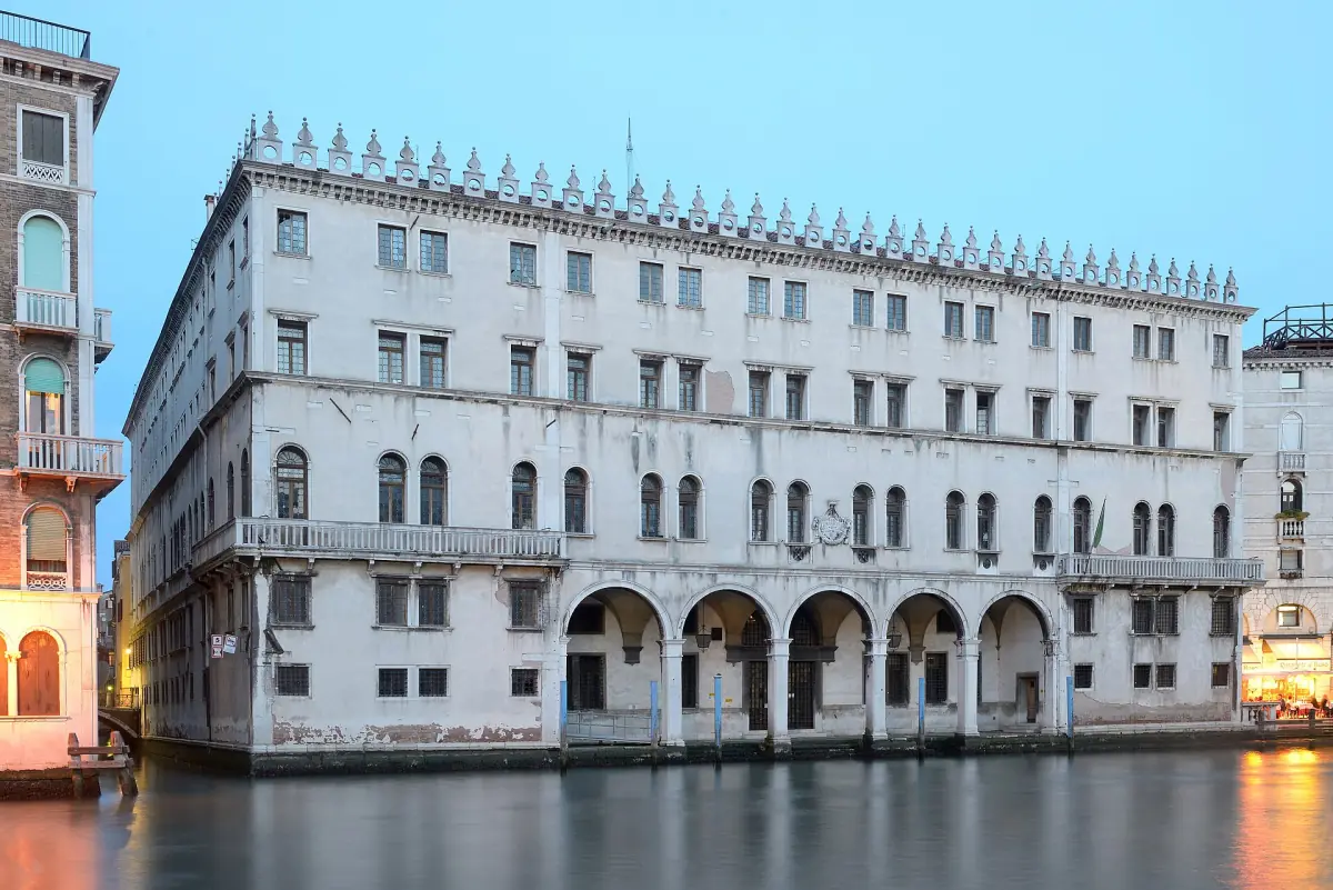 The Fondaco dei Tedeschi at night